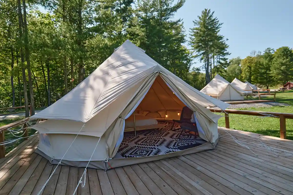 glamping-tent-accommodation-at-wilderness-tours-resort PufuFabrika - Sēžammaisi un pufu noma - Telts noma