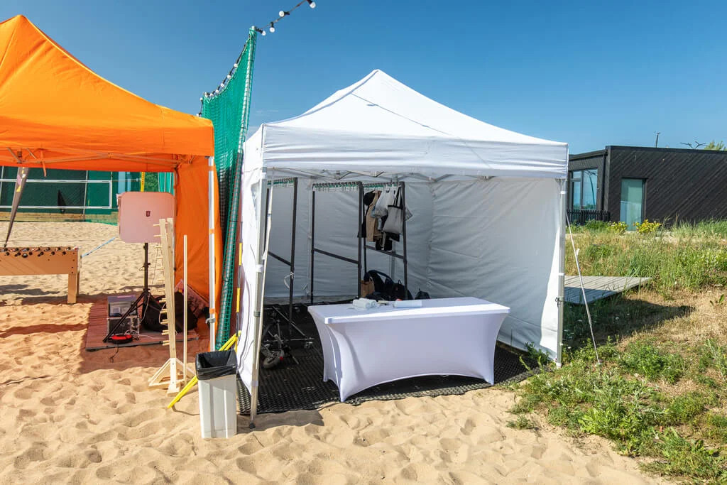 easy-up-3x3-rent PufuFabrika - Sēžammaisi un pufu noma - Telts noma