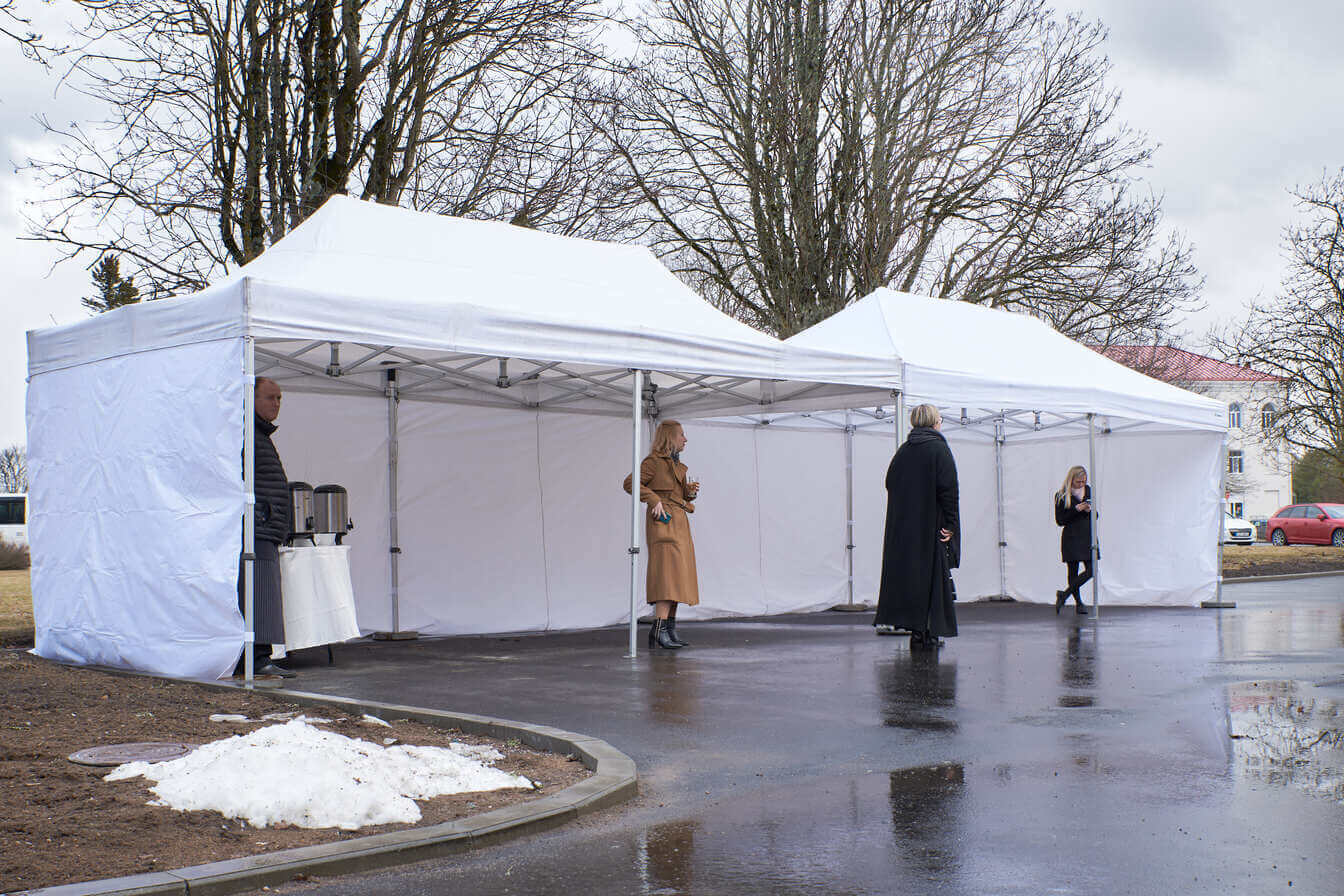 easy-up-telgid PufuFabrika - Sēžammaisi un pufu noma - Telts noma